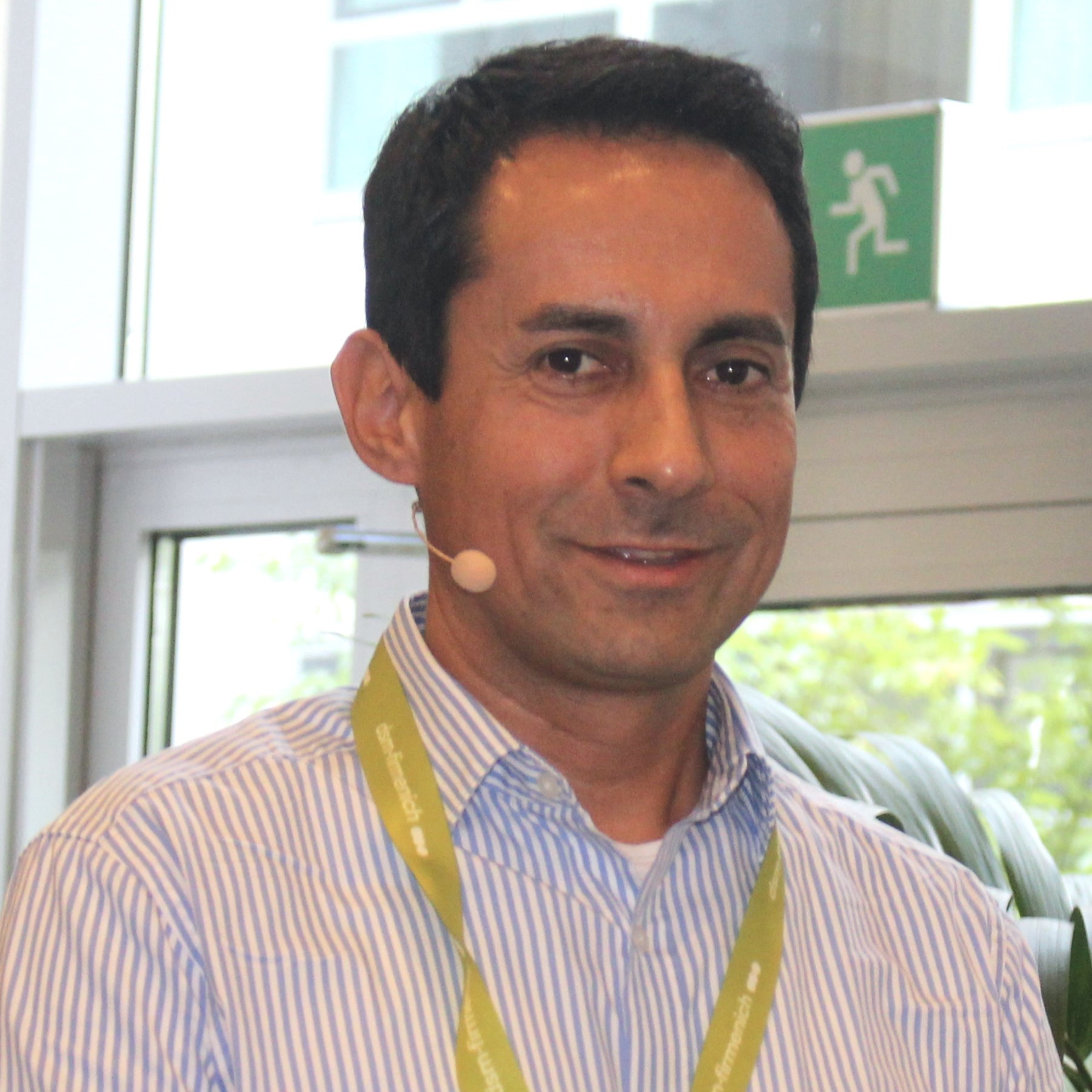 Dr Luis Romero.