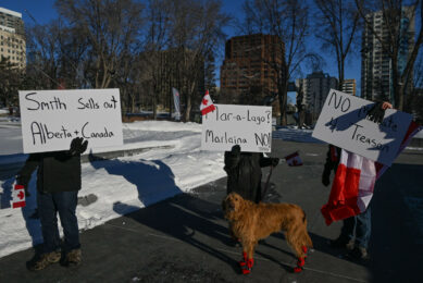 A group of discontented Edmontonians stages a small symbolic protest against Alberta's ruling UCP party and Premier Danielle Smith outside the Alberta Legislature. Photo: ANP